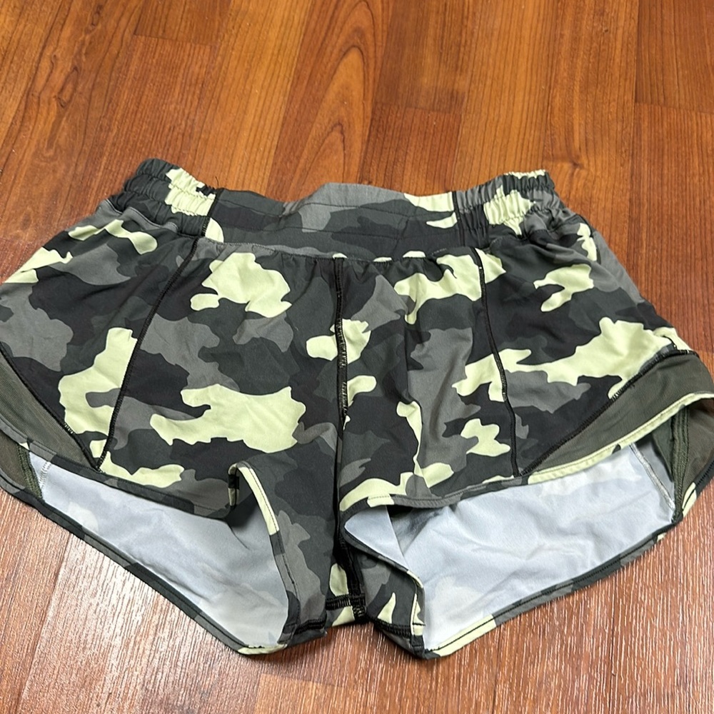 Lululemon shorts size 6